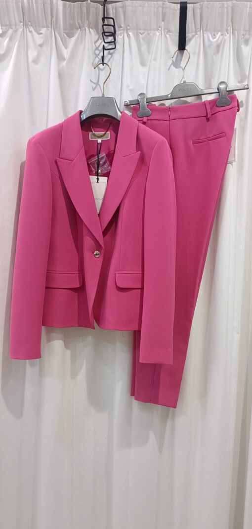 Guerry – Completo giacca e pantalone fucsia Kocca